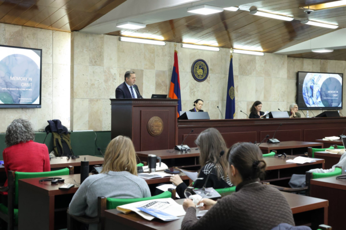 need descriptive alt text